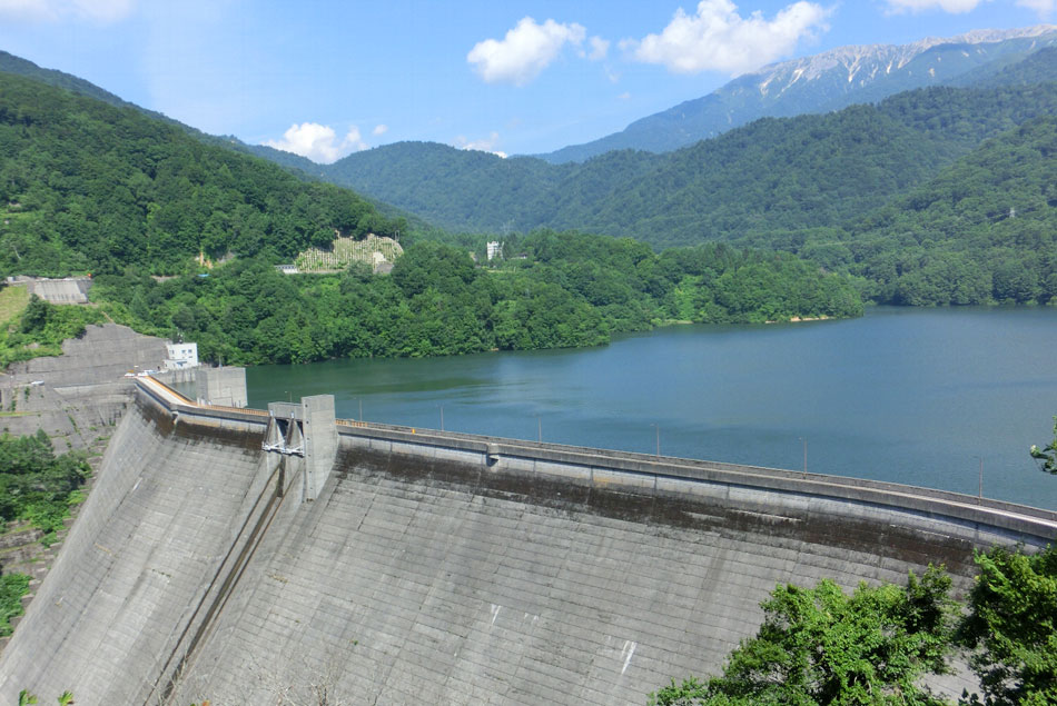 富山市 有峰ダム 自然 再生可能エネルギー
