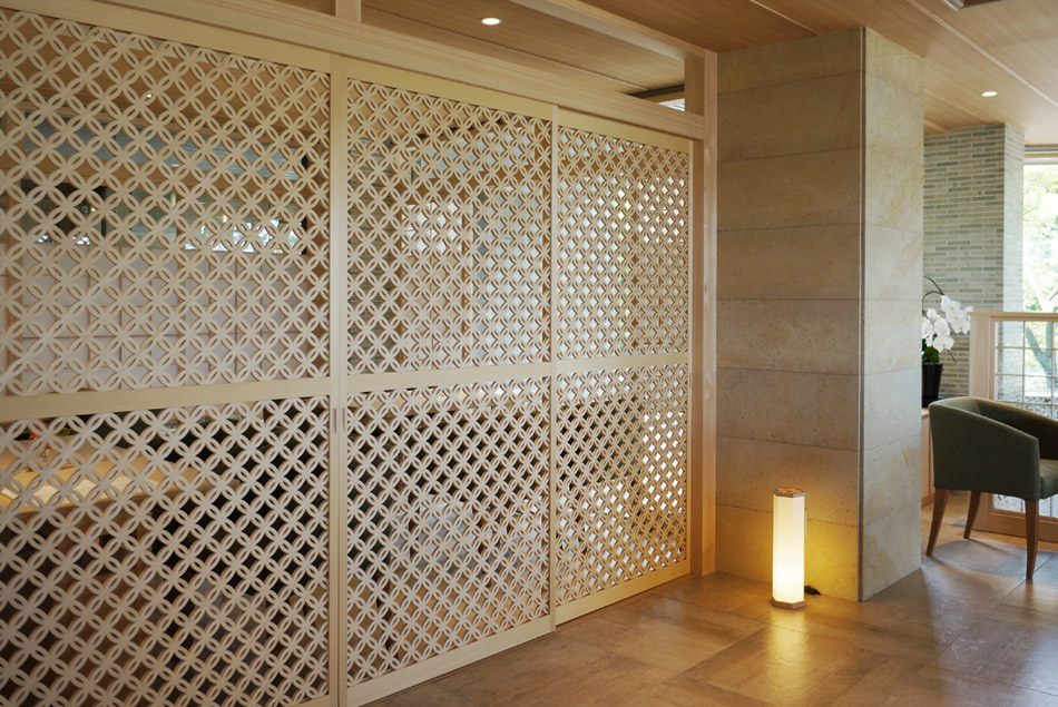 和食店「葵日」 （富山） 七宝柄引き戸 組子細工