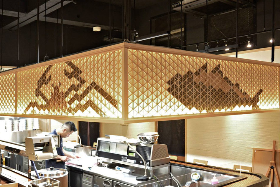 廻転とやま鮨 富山駅前店 絵語り組子 ブリ ずわい蟹 組子細工