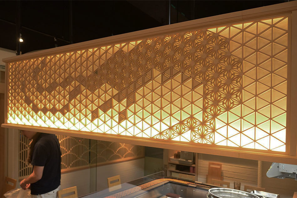 廻転とやま鮨 富山駅前店 絵語り組子 白エビ 組子細工