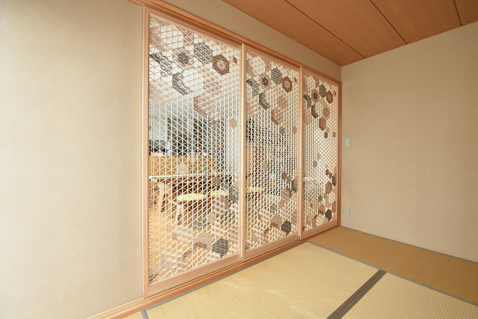 M邸（金沢市） 麻の葉ちらし 桜ぼんぼり 和室側 組子細工
