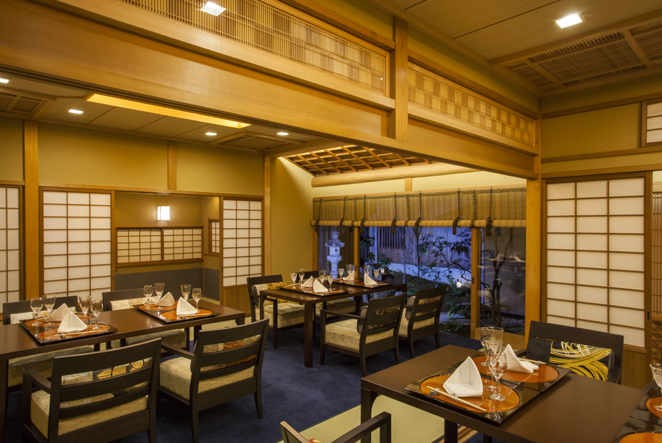 ならまち茶寮 醉月 市松 腰角麻入り引き戸 組子細工
